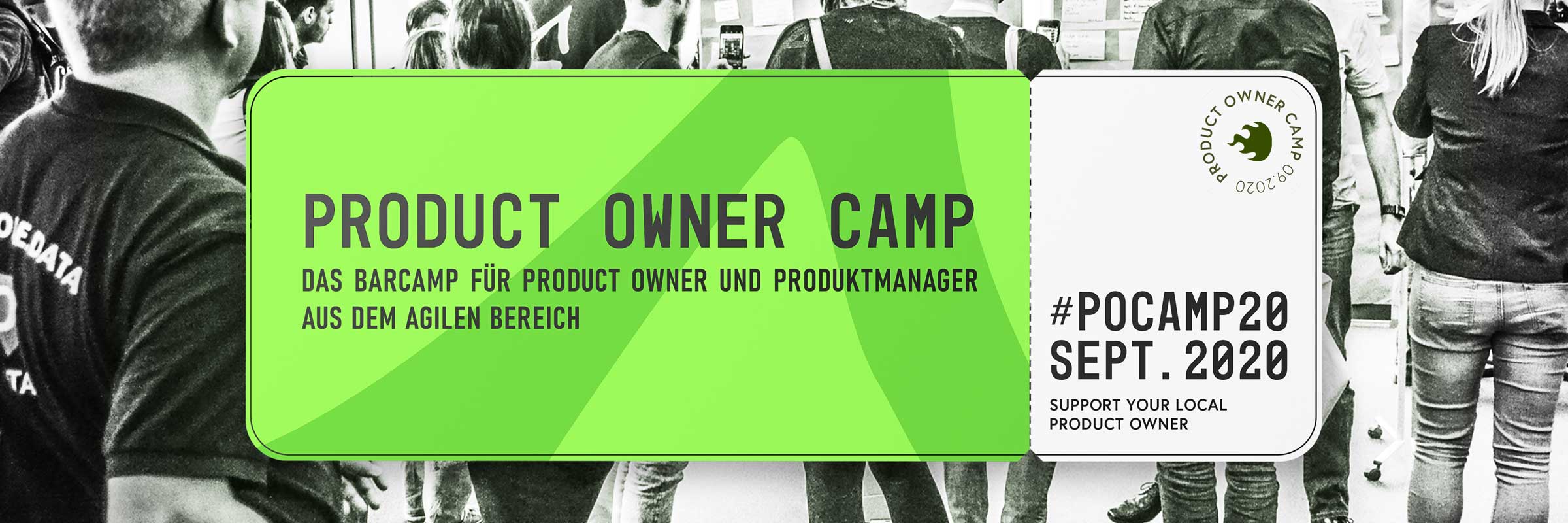 Themenmotiv: Product Owner Camp 2020. Stilisiertes Boarding-Ticket, vor einer Teilnehmergruppe mit Terminhinweis auf 18. und 19. September.